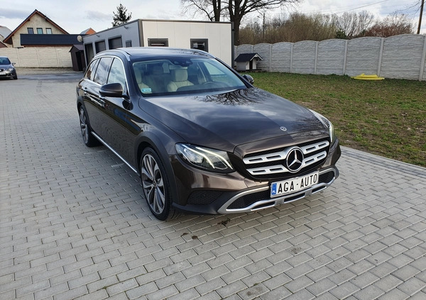 Mercedes-Benz Klasa E cena 139999 przebieg: 248000, rok produkcji 2017 z Biała małe 667